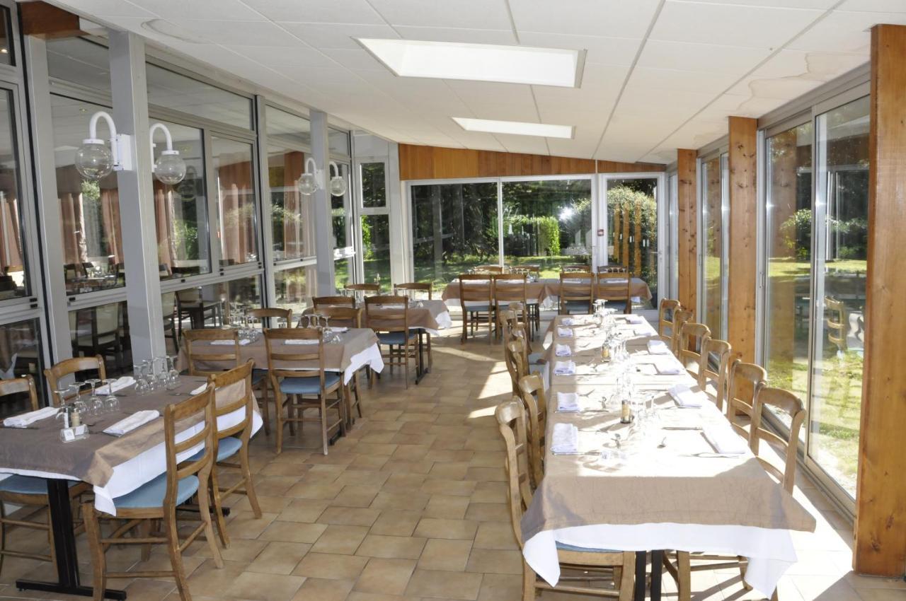 Henri 4 Hotel Rostrenen Bagian luar foto