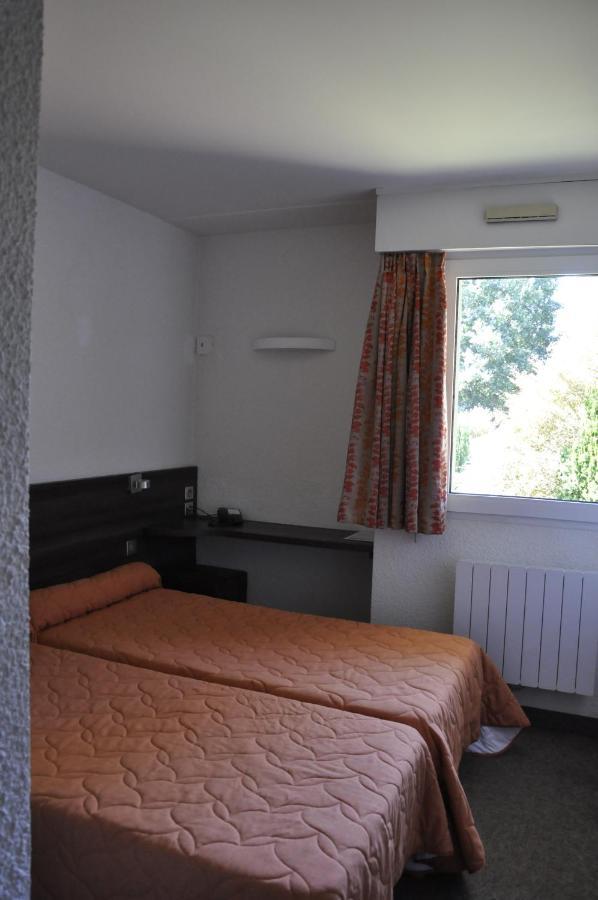 Henri 4 Hotel Rostrenen Bagian luar foto