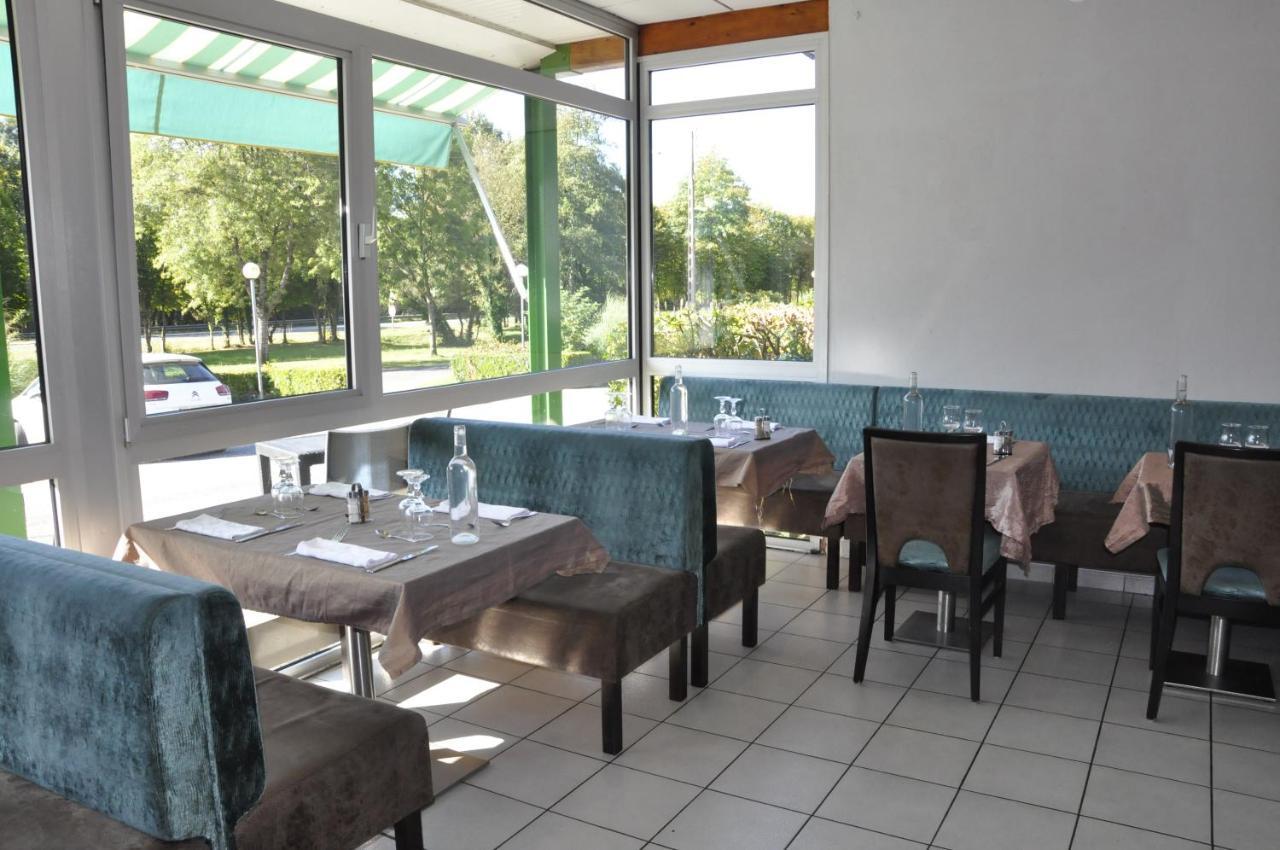 Henri 4 Hotel Rostrenen Bagian luar foto