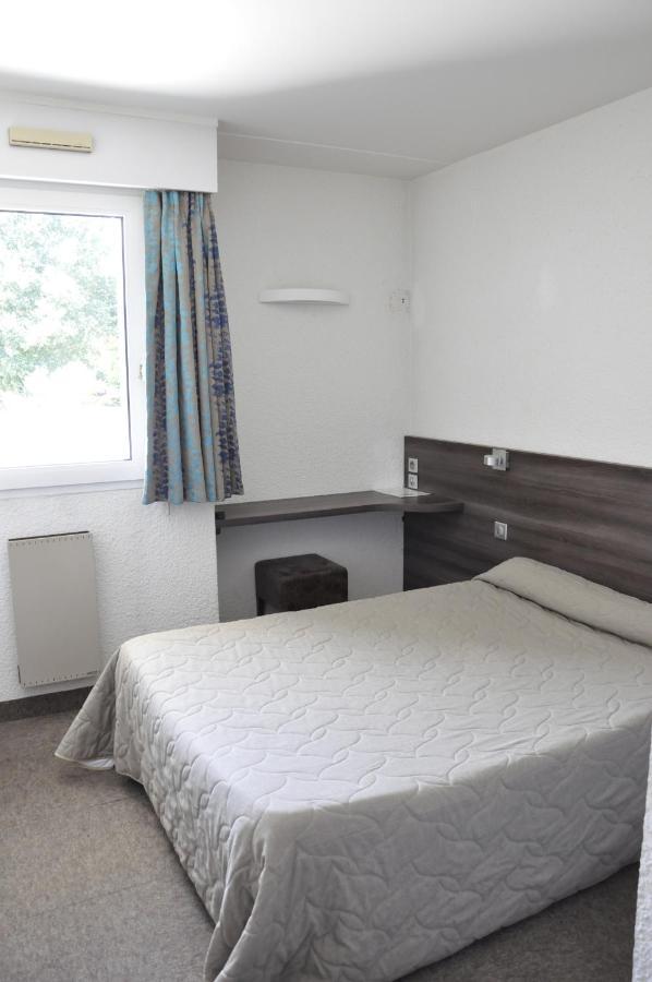 Henri 4 Hotel Rostrenen Bagian luar foto