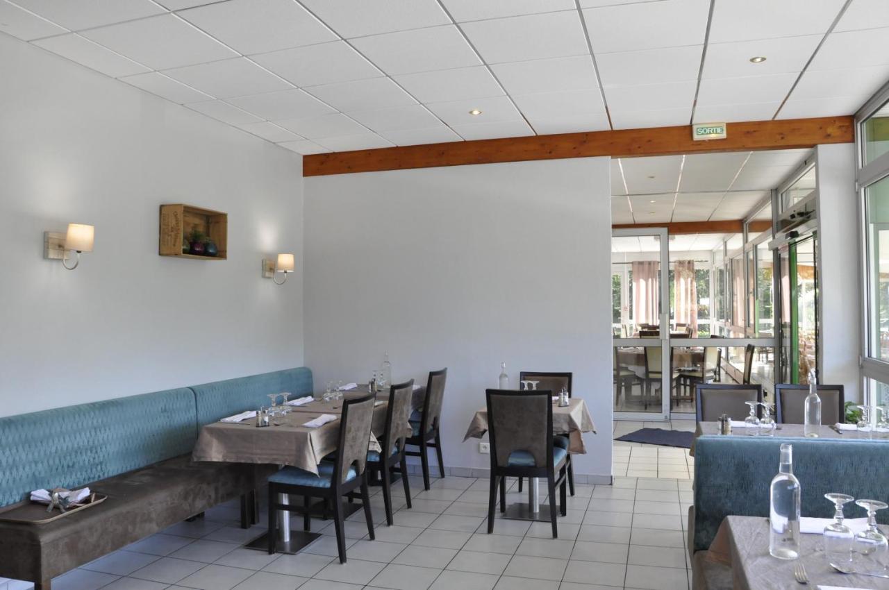 Henri 4 Hotel Rostrenen Bagian luar foto