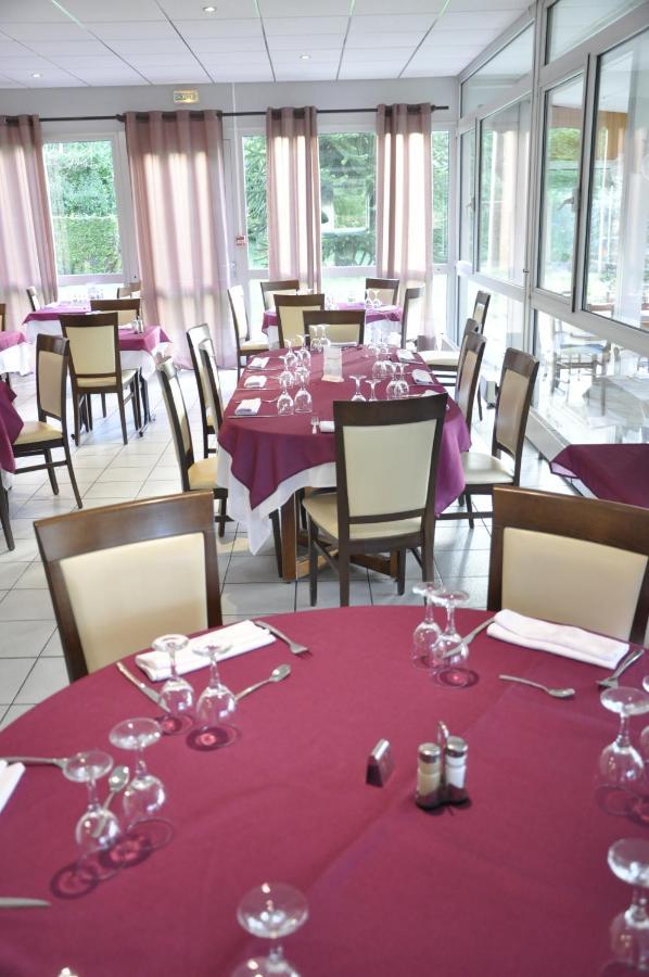 Henri 4 Hotel Rostrenen Bagian luar foto